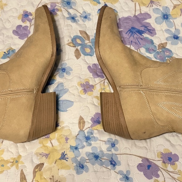 👢 BOOTS 👢 - Picture 2 of 11